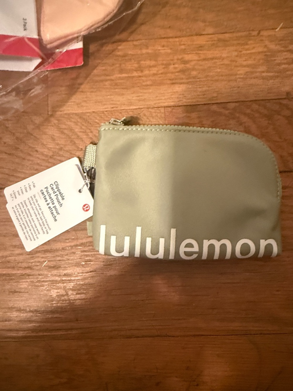 Lululemon green/white clickable card pouch! OS NWT